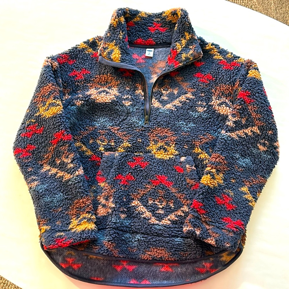 Old navy thick comfy fleece pull over.